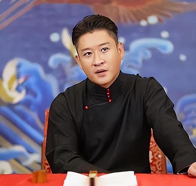 曹云金最新相声引爆全场，引领潮流笑翻天！